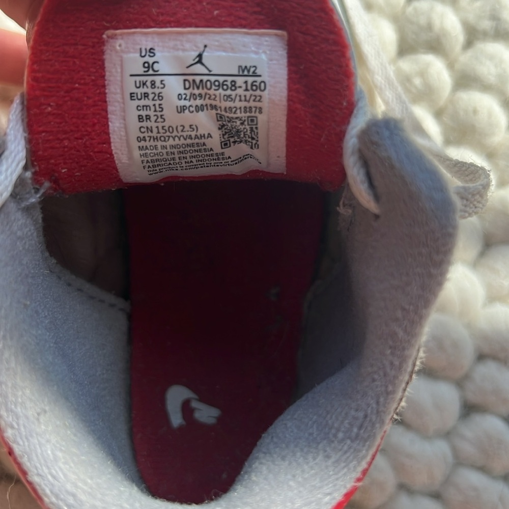 JORDANS NIKE AIR JORDAN 3 Cardinal HI TOPS Basketball Shoes Little Kid size 9C - Picture 8 of 11